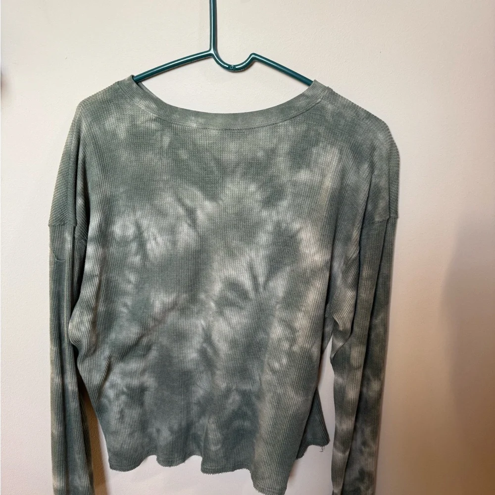 Wild Fable Green Tie-Dye Long Sleeve Shirt - Picture 2 of 2